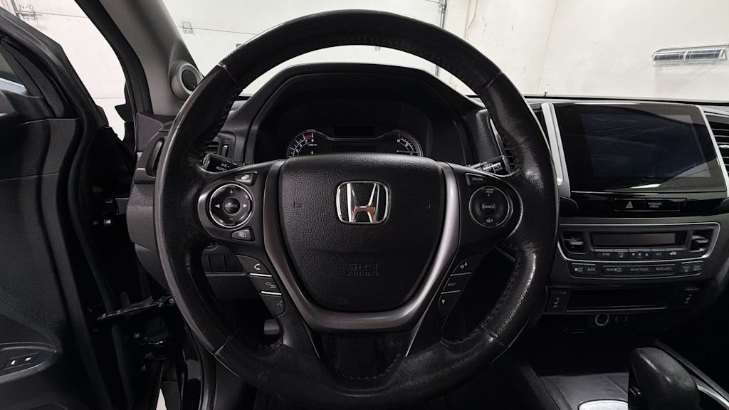 Thumbnail: 2017 Honda Pilot - 10