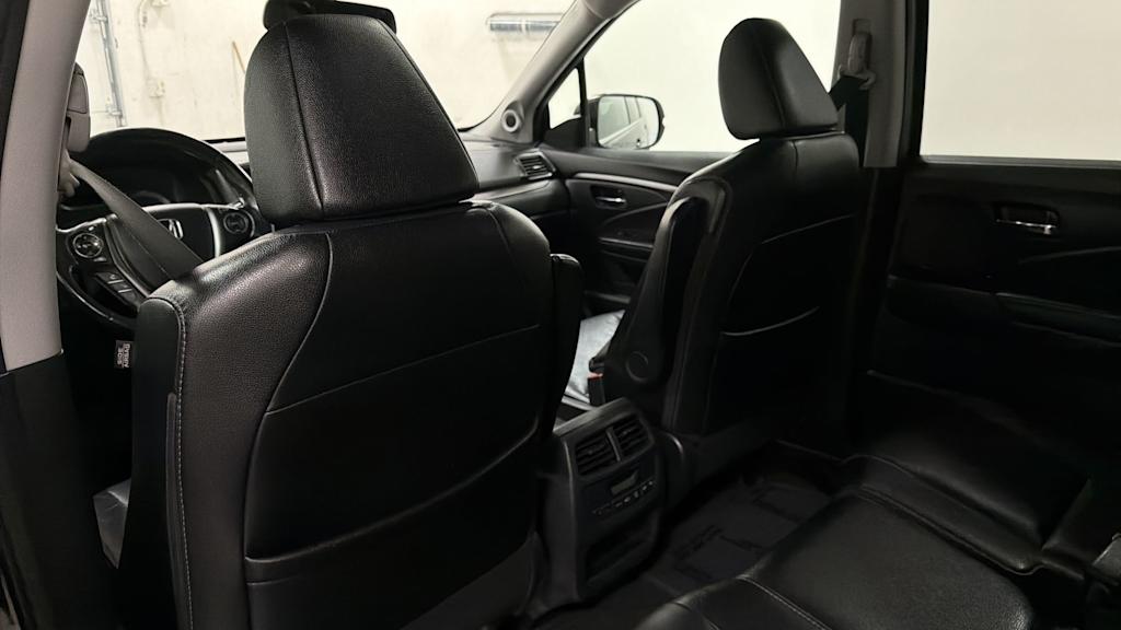 Thumbnail: 2017 Honda Pilot - 32
