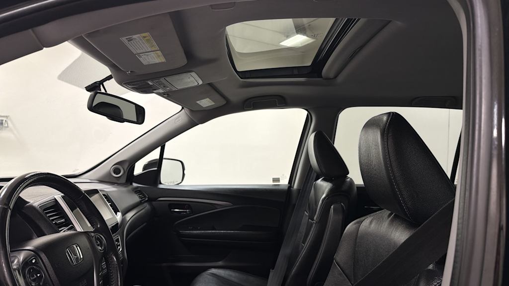 Thumbnail: 2017 Honda Pilot - 30
