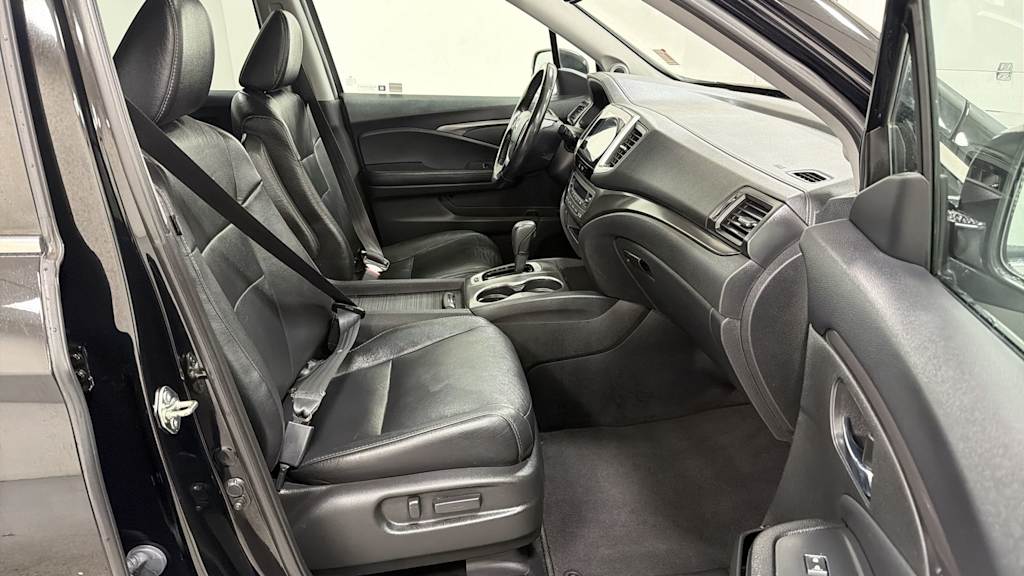 Thumbnail: 2017 Honda Pilot - 12