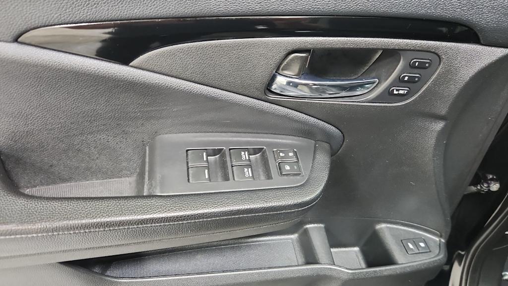 Thumbnail: 2018 Honda Pilot - 26