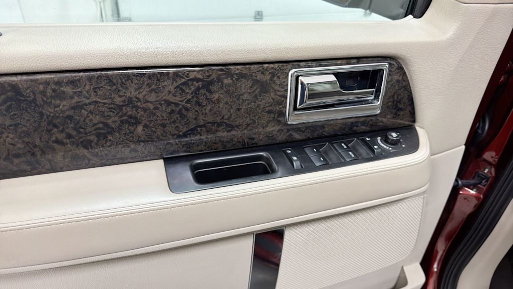 Thumbnail: 2015 Lincoln Navigator - 27