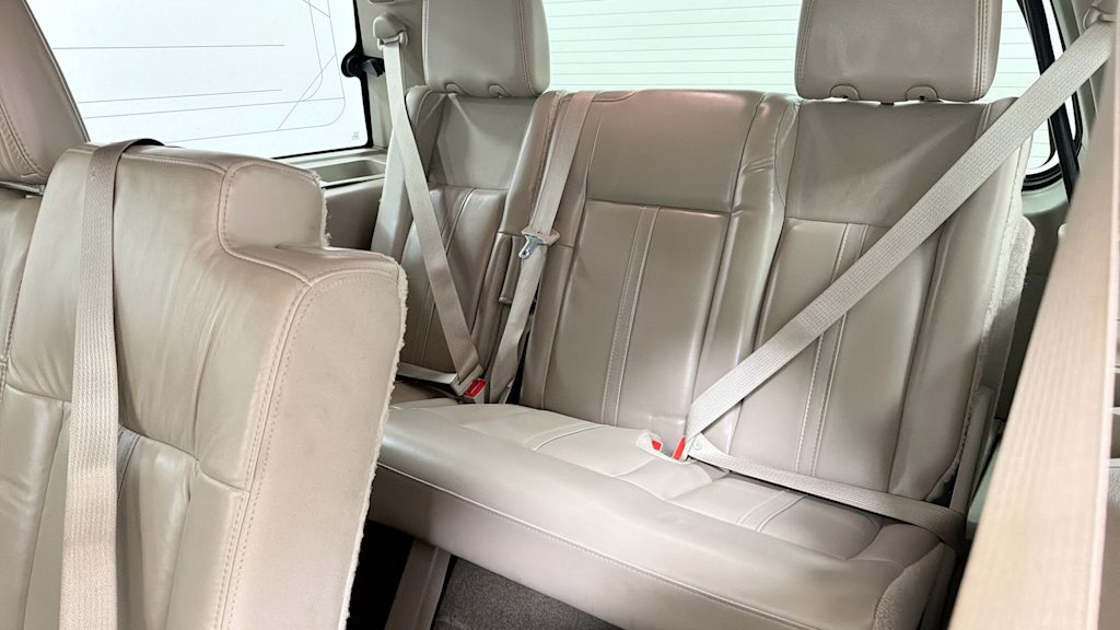 Thumbnail: 2015 Lincoln Navigator - 32