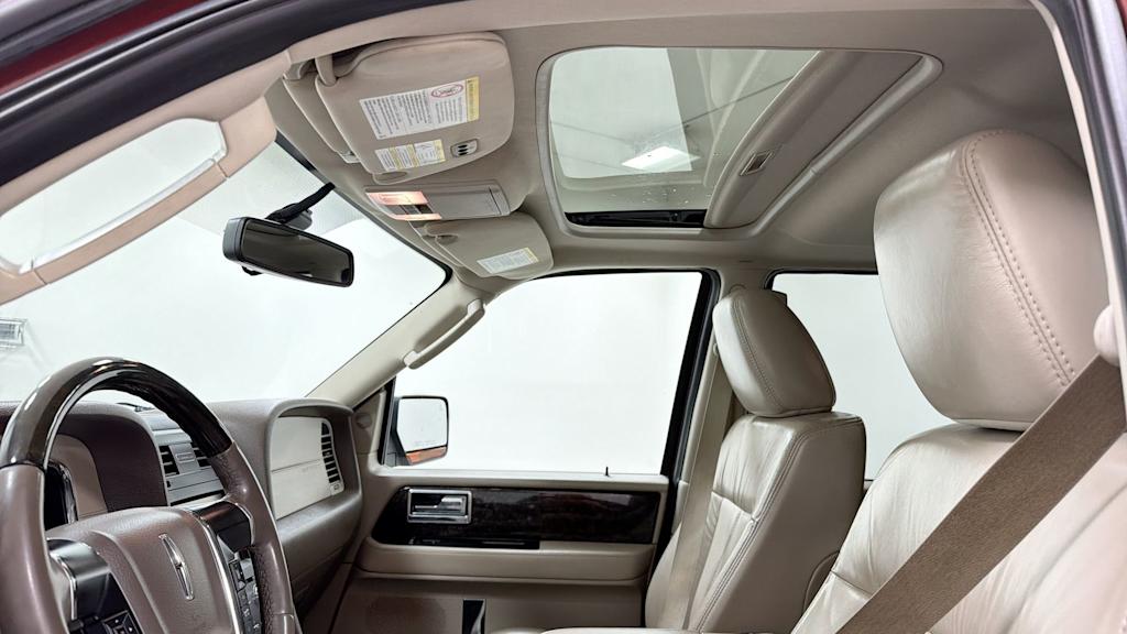 Thumbnail: 2015 Lincoln Navigator - 31
