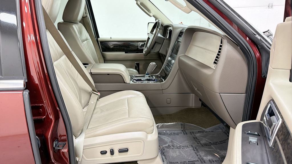 Thumbnail: 2015 Lincoln Navigator - 12