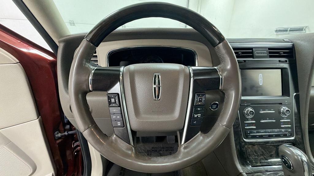 Thumbnail: 2015 Lincoln Navigator - 10