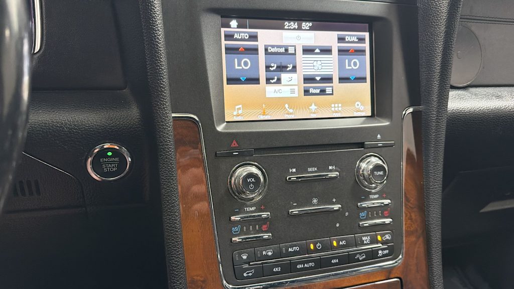 Thumbnail: 2016 Lincoln Navigator - 29