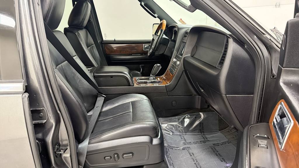 Thumbnail: 2016 Lincoln Navigator - 33
