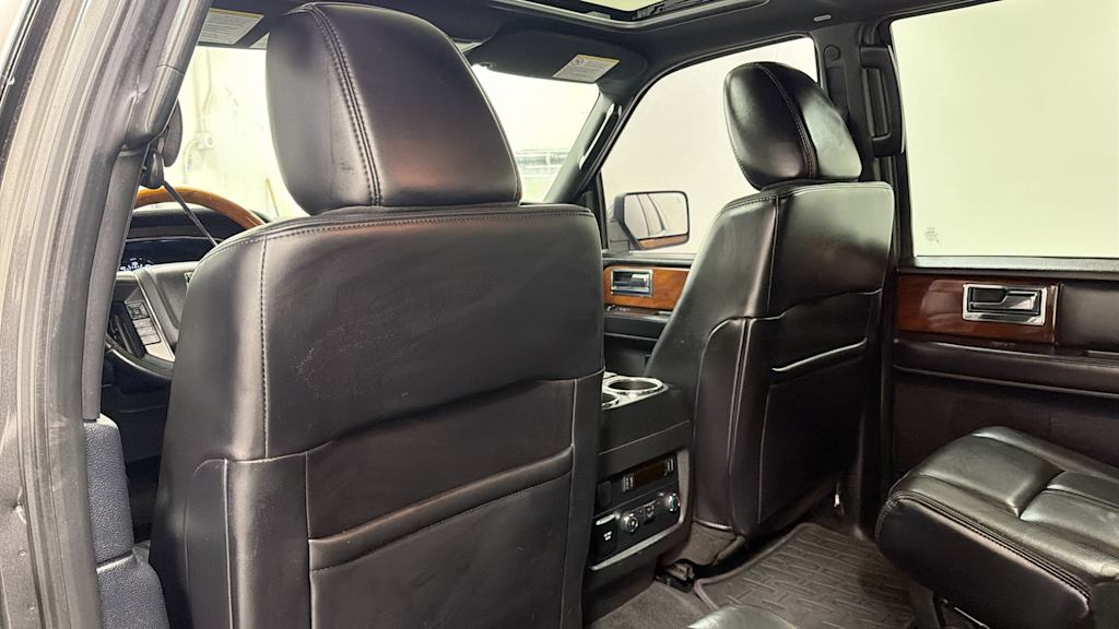 Thumbnail: 2016 Lincoln Navigator - 32