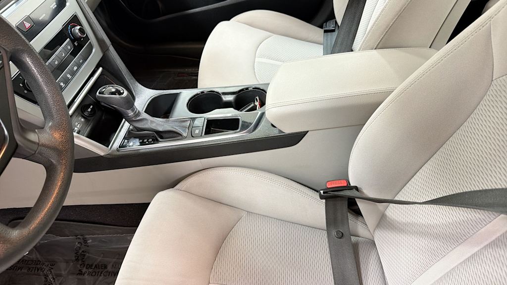 Thumbnail: 2015 Hyundai Sonata - 10