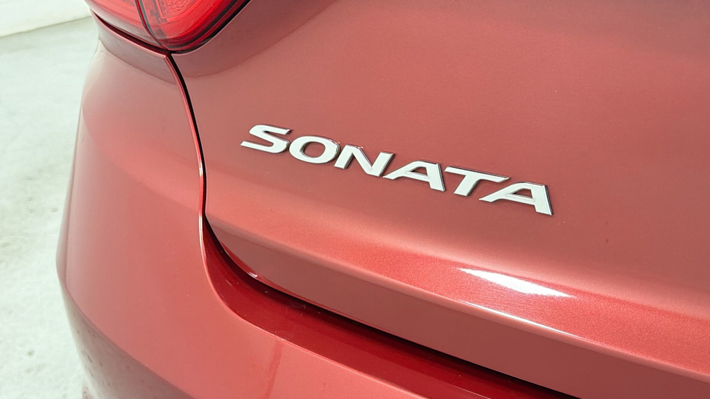 Thumbnail: 2015 Hyundai Sonata - 28