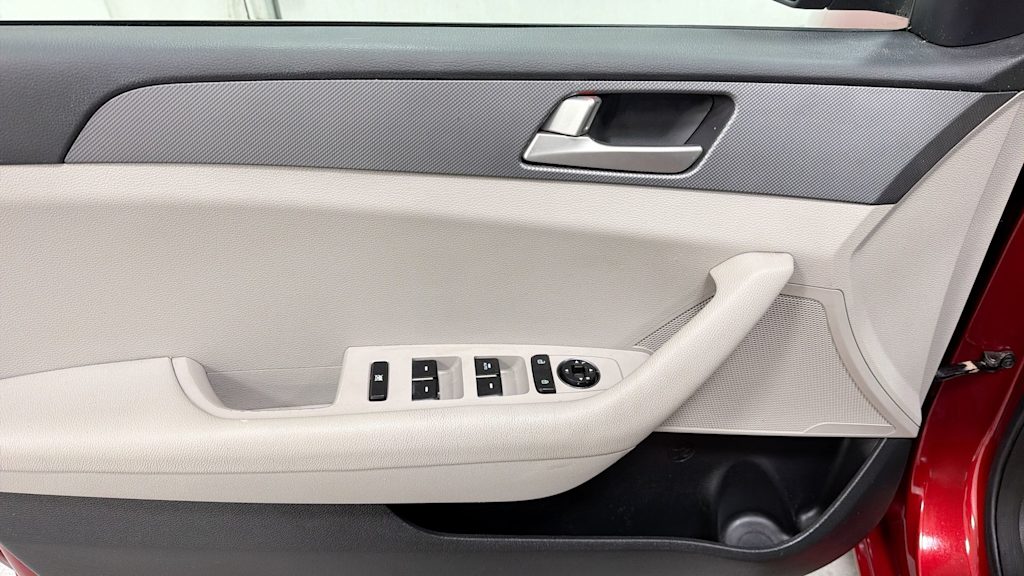 Thumbnail: 2015 Hyundai Sonata - 25