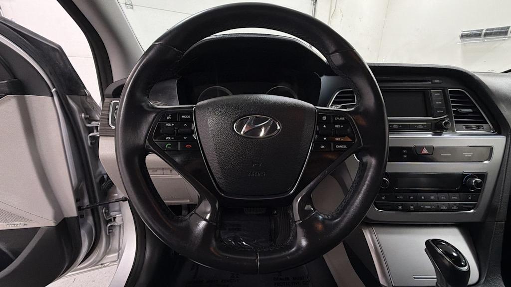 Thumbnail: 2015 Hyundai Sonata - 10