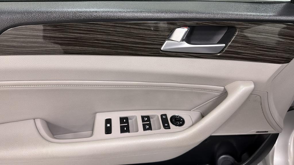 Thumbnail: 2015 Hyundai Sonata - 26