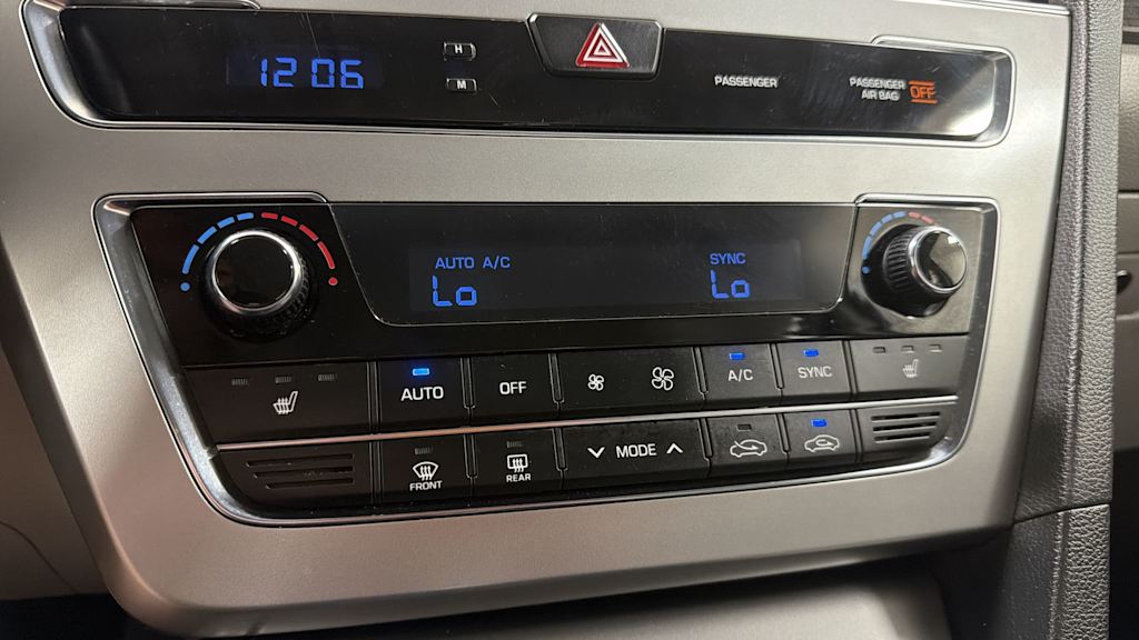 Thumbnail: 2015 Hyundai Sonata - 28