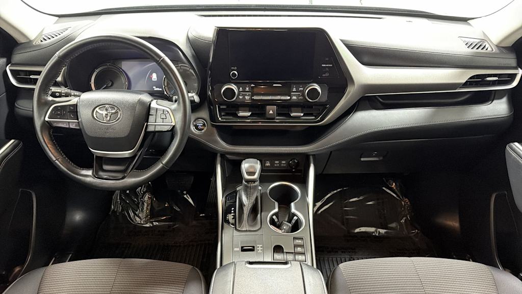 Thumbnail: 2023 Toyota Highlander - 13