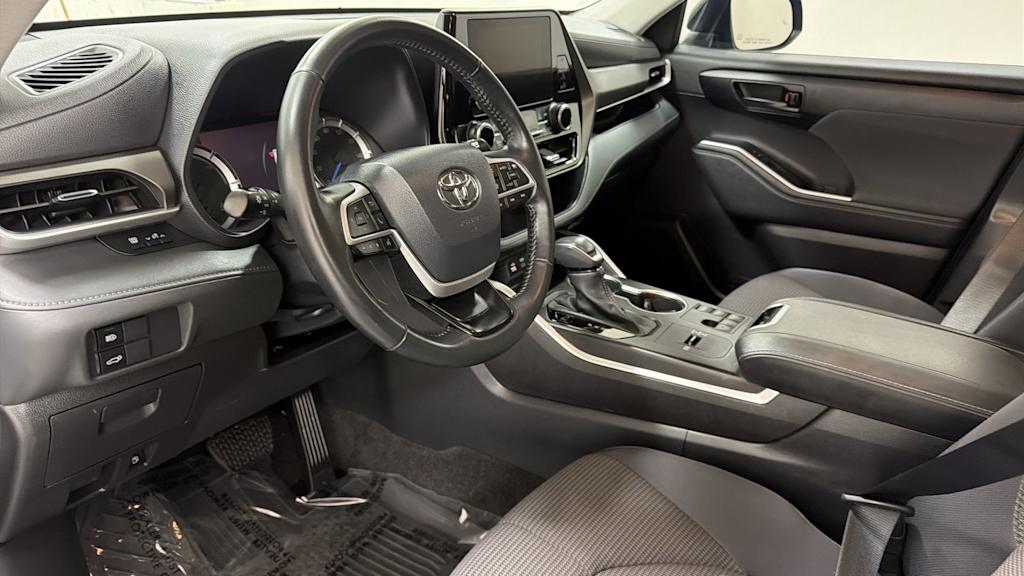 Thumbnail: 2023 Toyota Highlander - 2