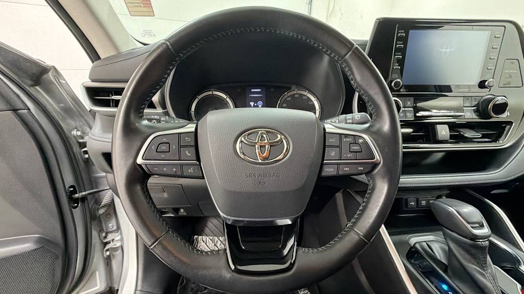 Thumbnail: 2021 Toyota Highlander - 10