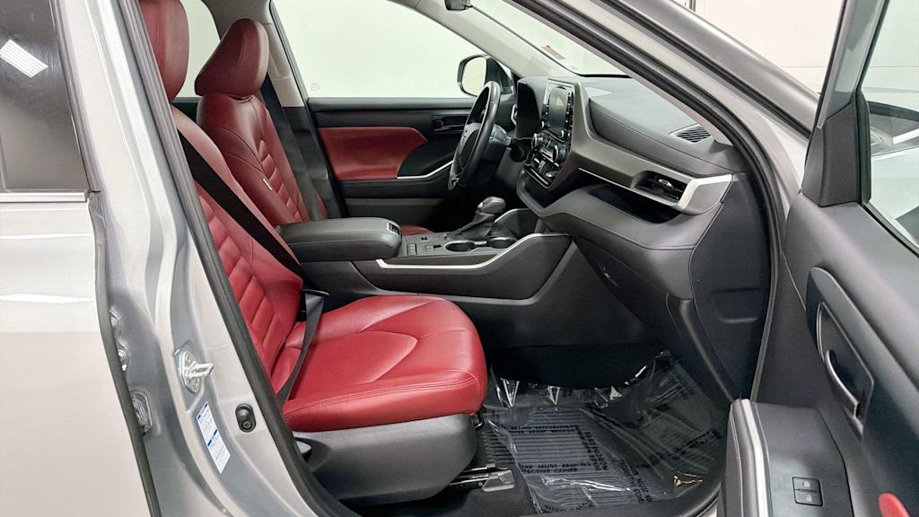 Thumbnail: 2021 Toyota Highlander - 12