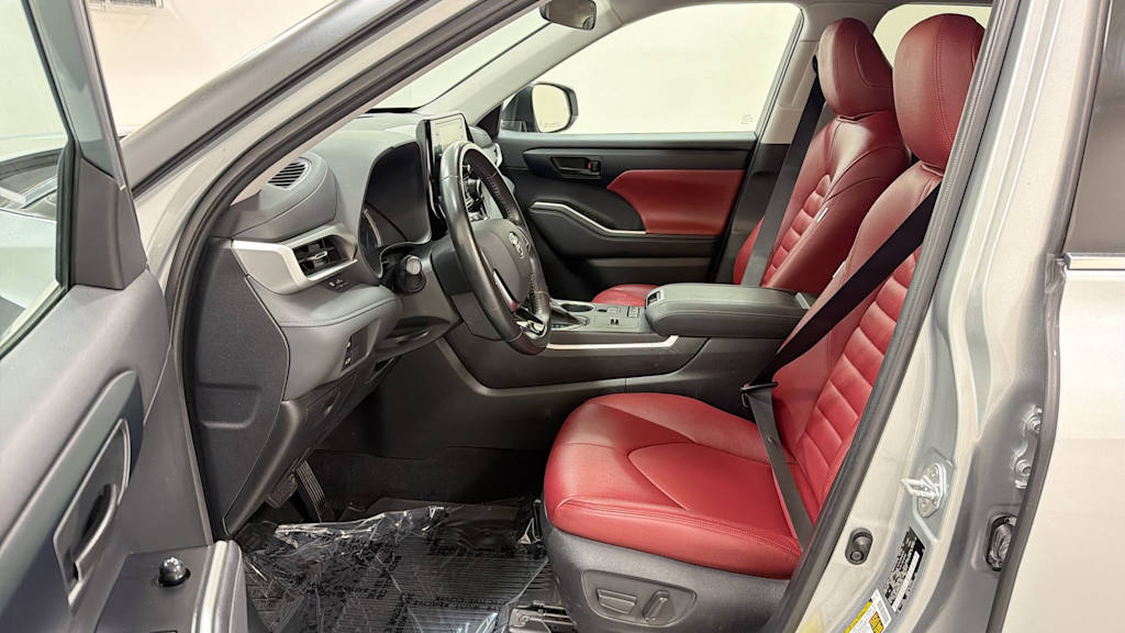 Thumbnail: 2021 Toyota Highlander - 11