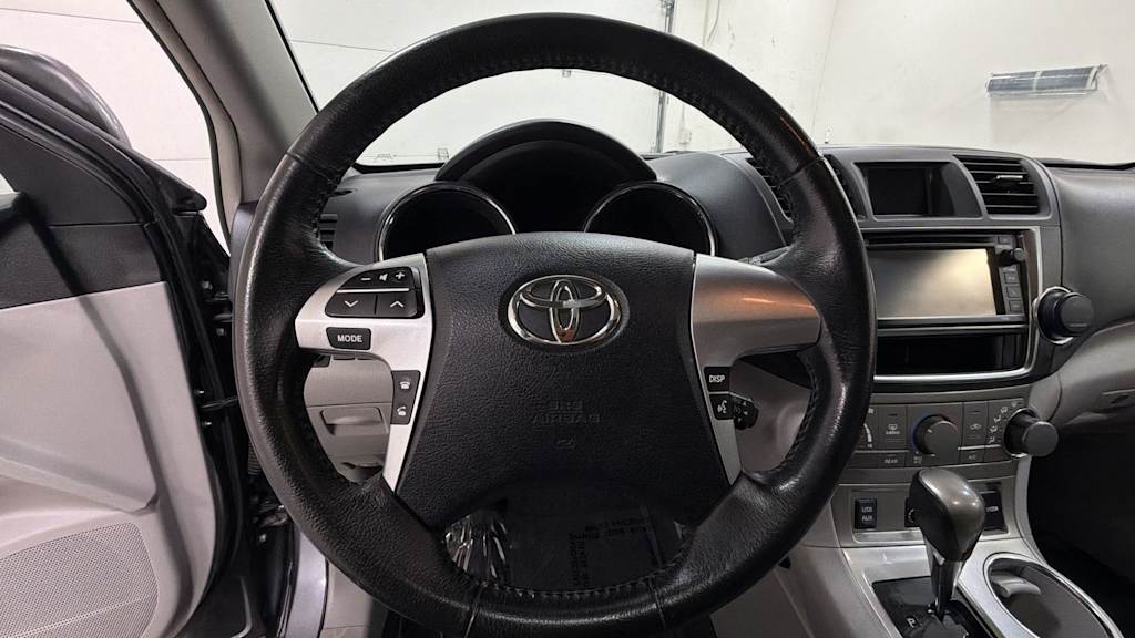 Thumbnail: 2013 Toyota Highlander - 10