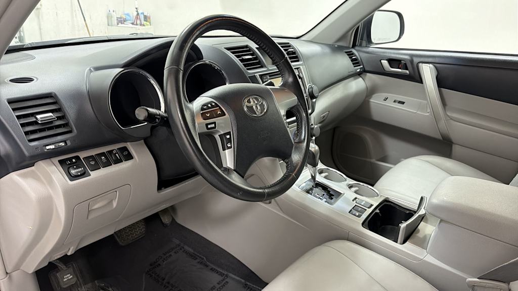 Thumbnail: 2013 Toyota Highlander - 2