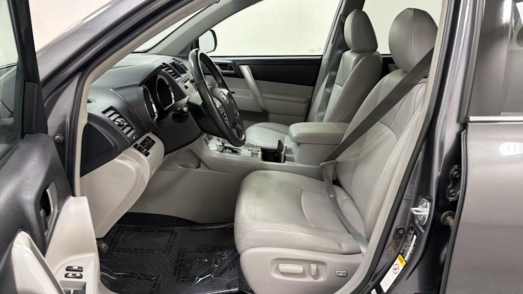 Thumbnail: 2013 Toyota Highlander - 11