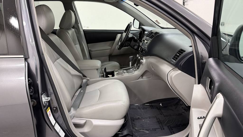 Thumbnail: 2013 Toyota Highlander - 33