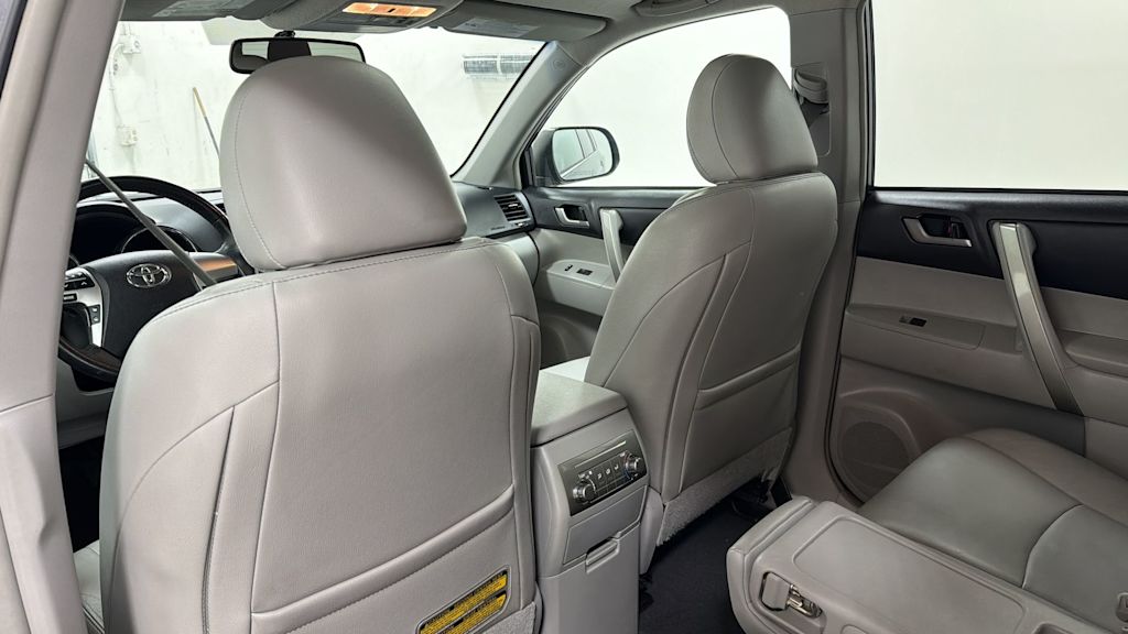 Thumbnail: 2013 Toyota Highlander - 32