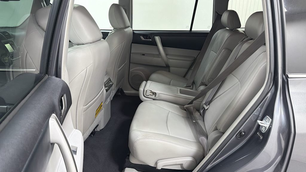 Thumbnail: 2013 Toyota Highlander - 13
