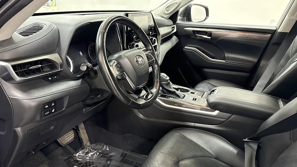 Thumbnail: 2021 Toyota Highlander - 2