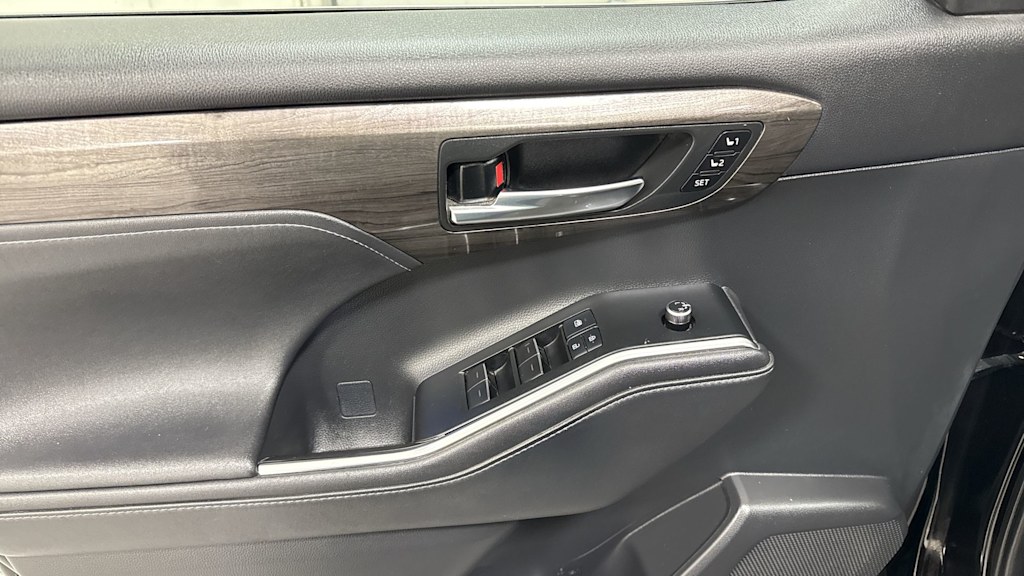 Thumbnail: 2021 Toyota Highlander - 26