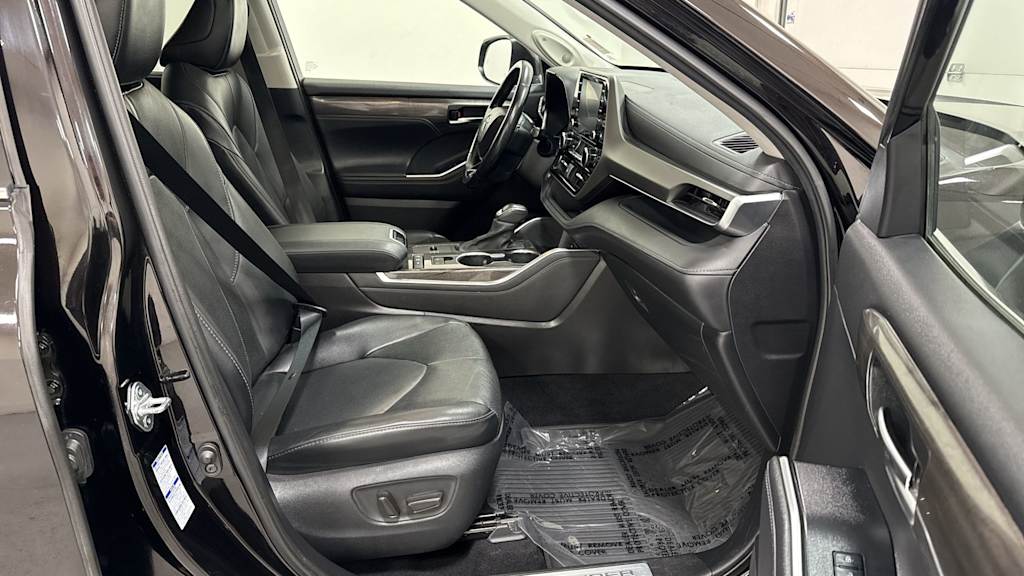 Thumbnail: 2021 Toyota Highlander - 33
