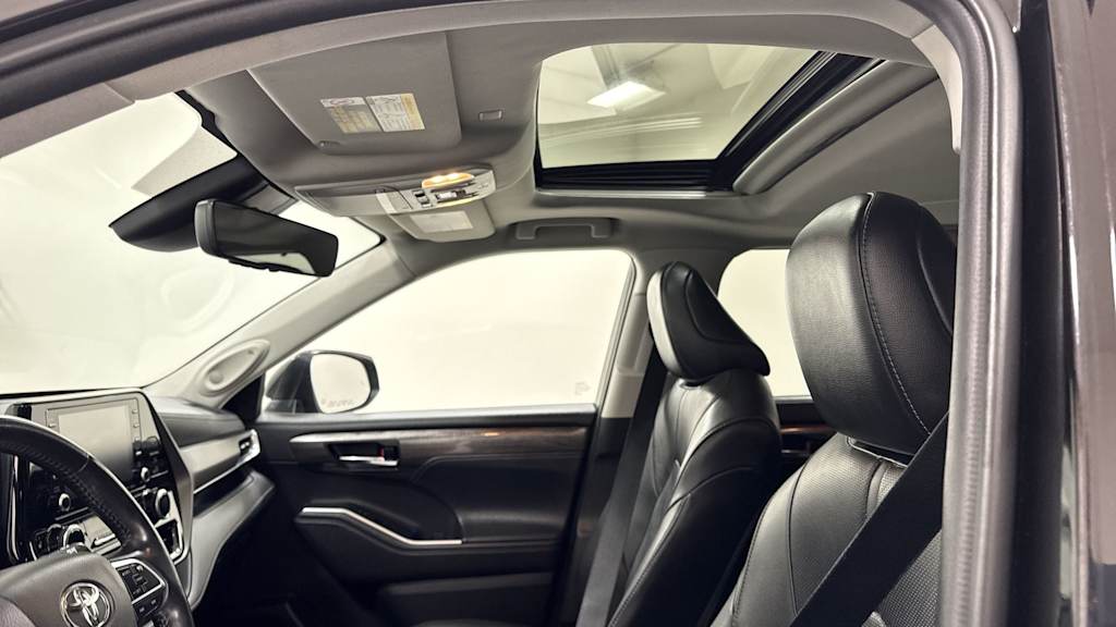 Thumbnail: 2021 Toyota Highlander - 11