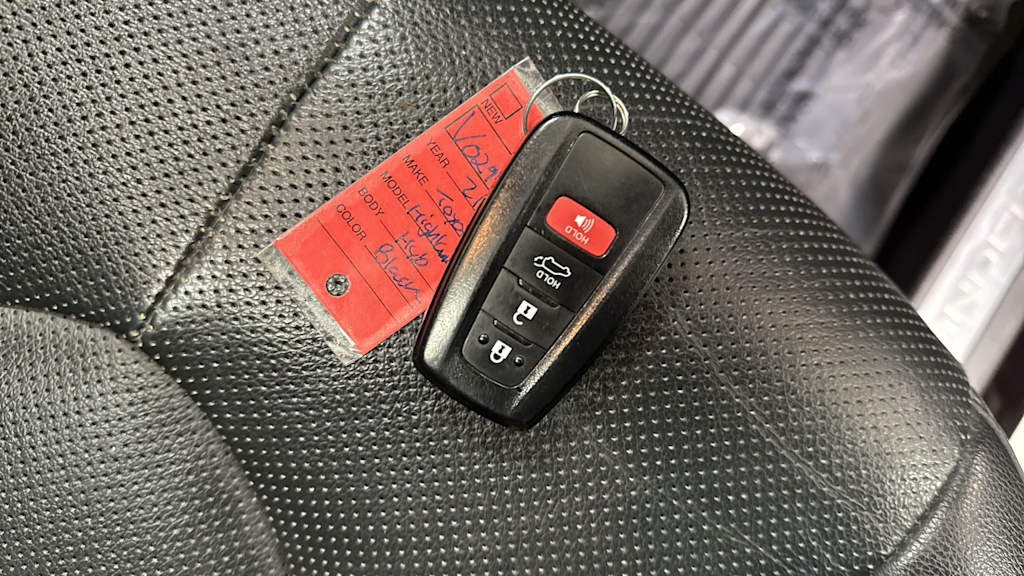 Thumbnail: 2021 Toyota Highlander - 18