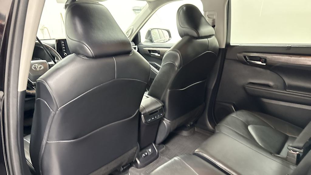 Thumbnail: 2021 Toyota Highlander - 32