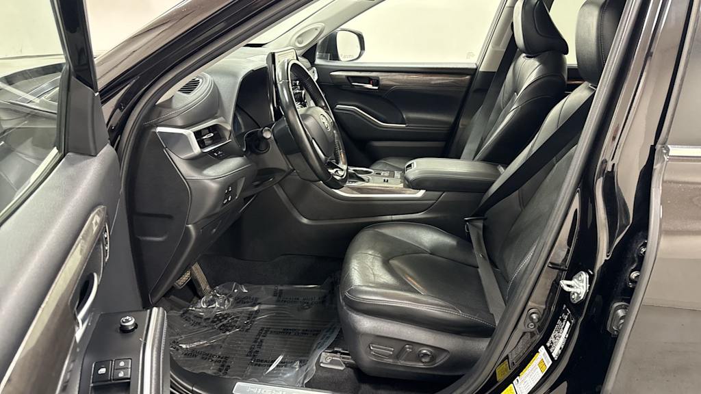 Thumbnail: 2021 Toyota Highlander - 10