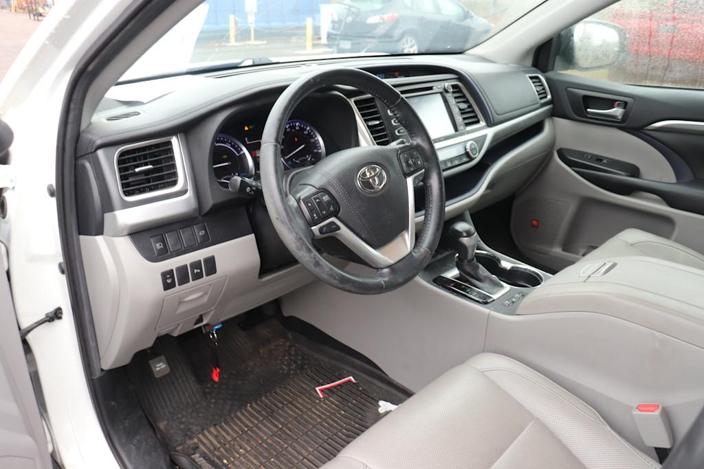 Thumbnail: 2019 Toyota Highlander - 2