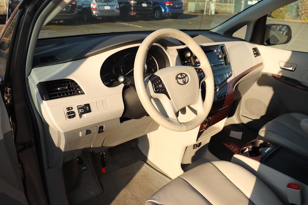 Thumbnail: 2013 Toyota Sienna - 2