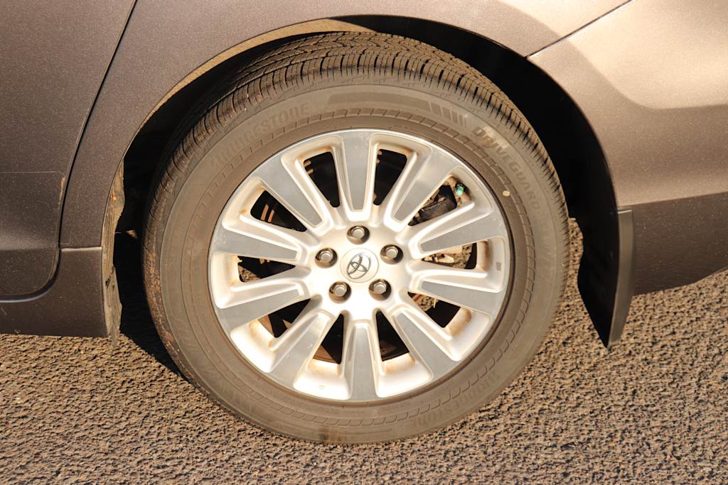 Thumbnail: 2013 Toyota Sienna - 8