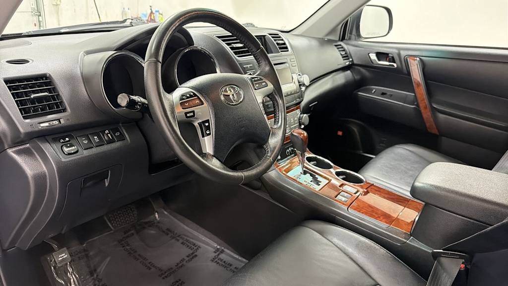 Thumbnail: 2011 Toyota Highlander - 2