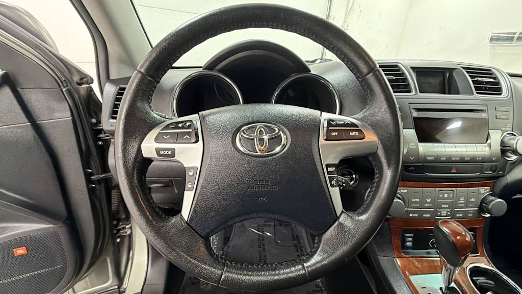 Thumbnail: 2011 Toyota Highlander - 10