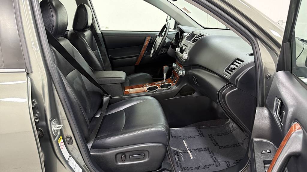 Thumbnail: 2011 Toyota Highlander - 32