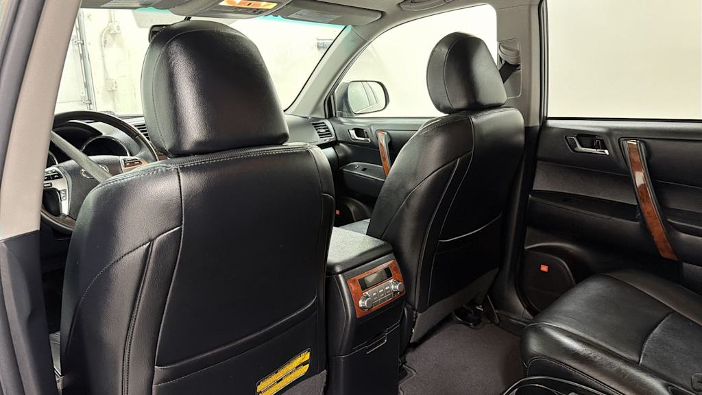 Thumbnail: 2011 Toyota Highlander - 31