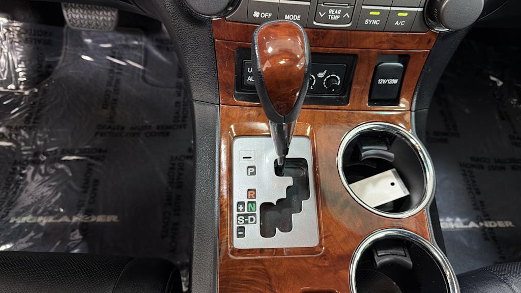 Thumbnail: 2011 Toyota Highlander - 16
