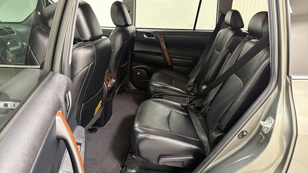 Thumbnail: 2011 Toyota Highlander - 13