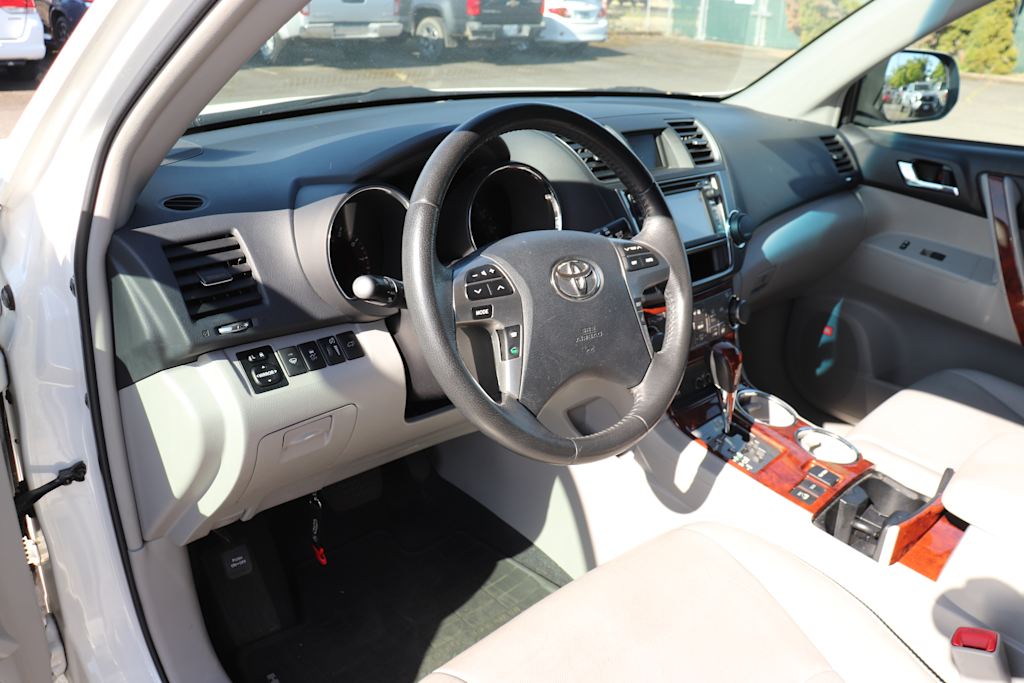 Thumbnail: 2013 Toyota Highlander - 2