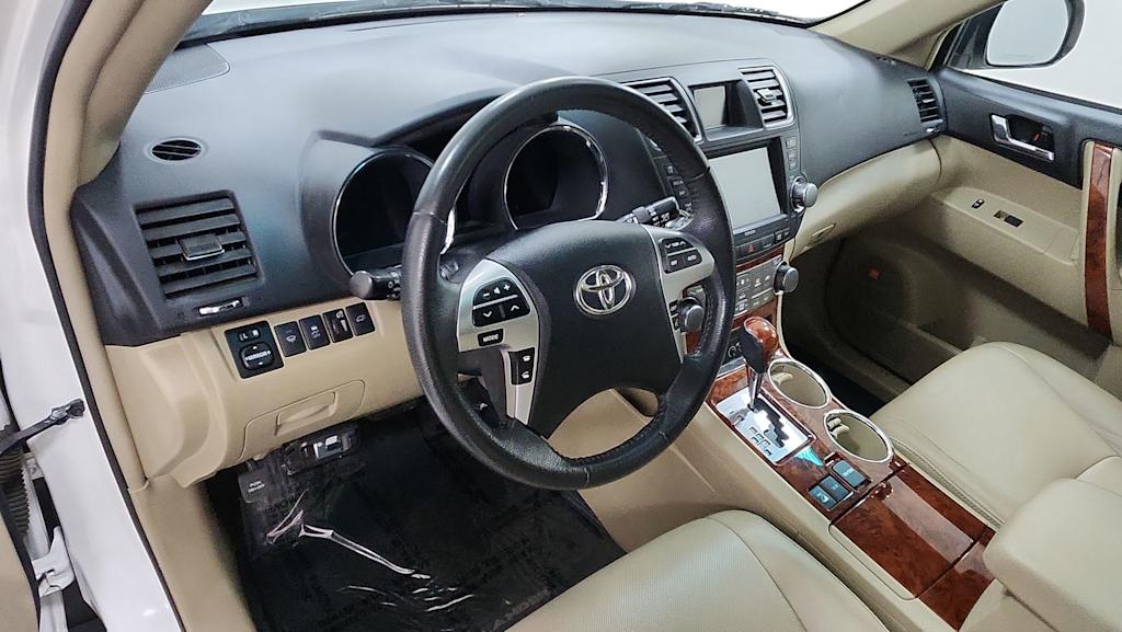 Thumbnail: 2012 Toyota Highlander - 2
