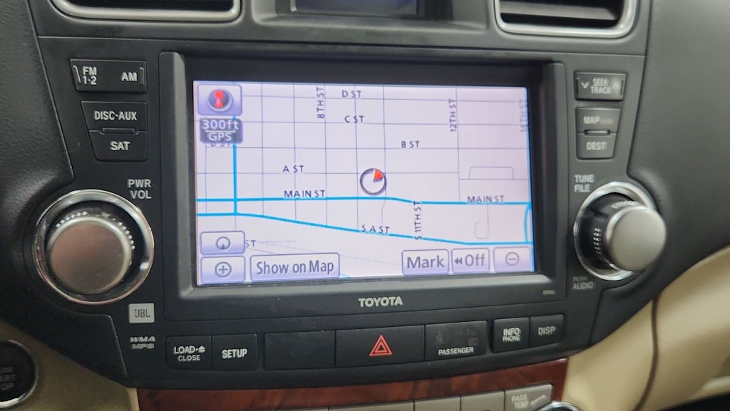 Thumbnail: 2012 Toyota Highlander - 28