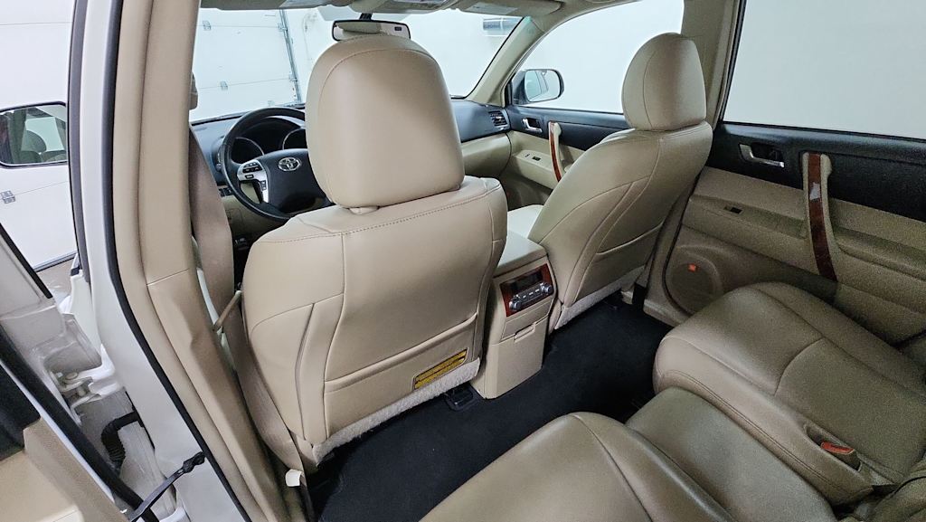 Thumbnail: 2012 Toyota Highlander - 33